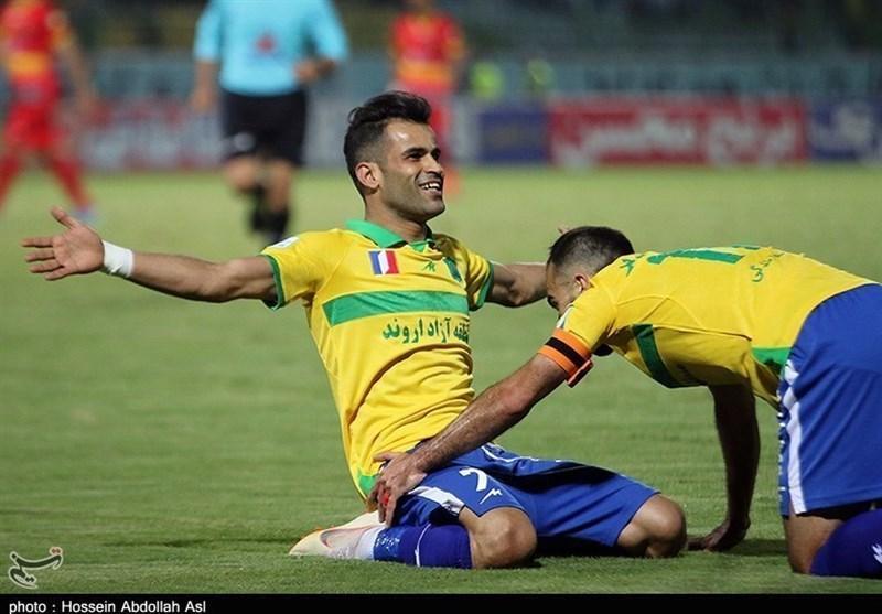 آل کثیر برای مذاکرات نهایی با پرسپولیس به ساختمان باشگاه آل کثیر برای مذاکرات نهایی با پرسپولیس به ساختمان باشگاه آمد