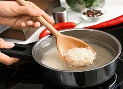 برنج را با آب سرد خیس کنیم یا آب گرم؟