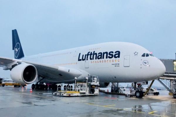 طراحی لوگو: ایرباس A380 با لوگوی تازه لوفتهانزا در میامی به زمین نشست
