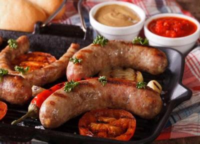 3 طرز تهیه سوسیس گوشت با کاور، در فر و لیوانی
